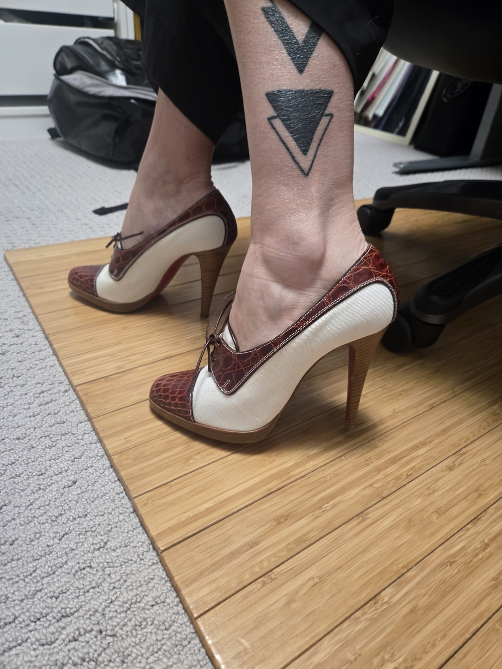 ⭐Auth Christian Louboutin Brown & Cream Leather Lace-Up Pumps 36.5 - Picture 13 of 16